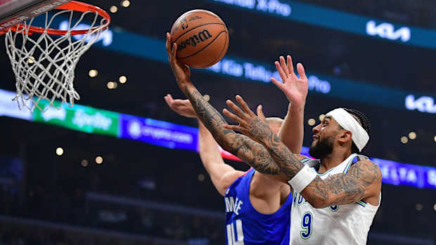 Nickeil Alexander-Walker shoots a layup